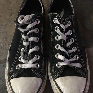 Women’s Converse size 7